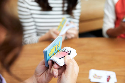 Mattel Games Pic Flip Jeu de Cartes Familial 110 Cartes Dès 7 Ans